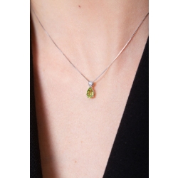 18k white gold necklace with diamond and pear cut peridot pendant 2