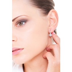 Boucles d oreilles en or blanc 18K motif fleur et diamants 2