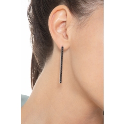 Orecchini tennis lineari in oro bianco 18k con diamanti neri, 5 cm 2