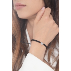 Bracciale con cordino in tessuto nero e cuore in oro bianco 18k e diamanti 2