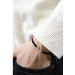 Pulsera de tejido negro con cruz en oro blanco 18k y diamantes 2