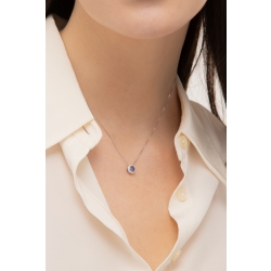 Collana in oro bianco 18k con zaffiro blu centrale e contorno in diamanti 2