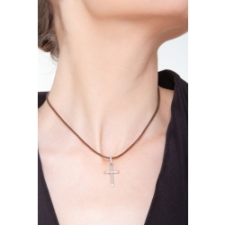 Cross pendant in 18k white gold 2