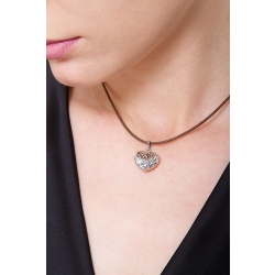 Diamond cut heart pendant in 18k white gold 2